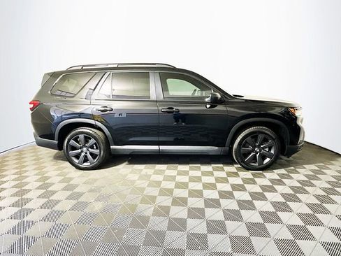 Used 2025 Honda Pilot Sport image 9