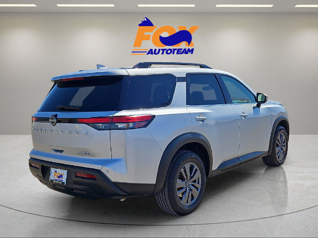 Used 2024 Nissan Pathfinder SV FWD image 4