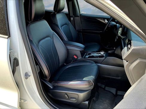 Used 2025 Ford Escape ST-Line Elite w/ Premium Technology Package image 31