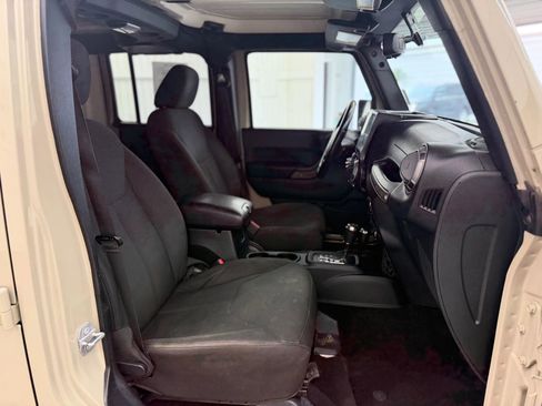 Used 2018 Jeep Wrangler Unlimited Sport S image 9
