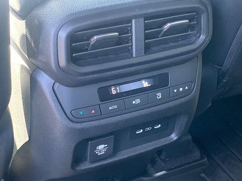 Used 2025 Honda Pilot TrailSport image 14