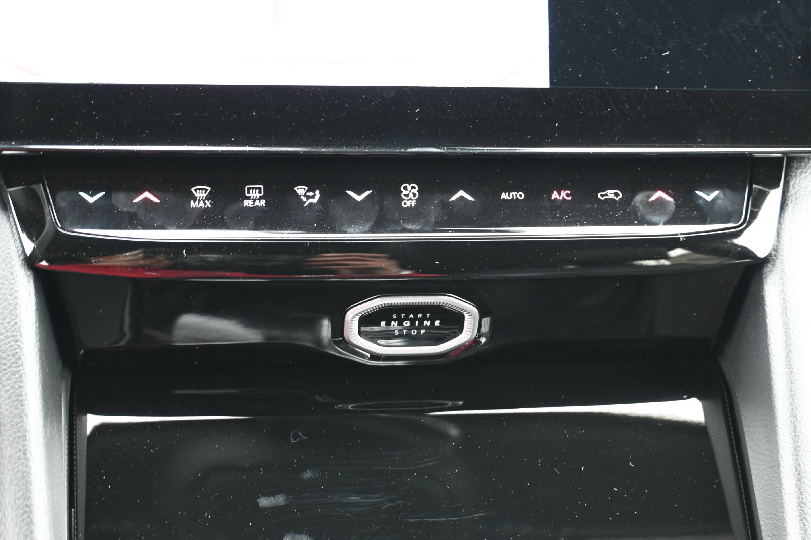 New 2026 Jeep Grand Cherokee Altitude AWD/4WD image 13