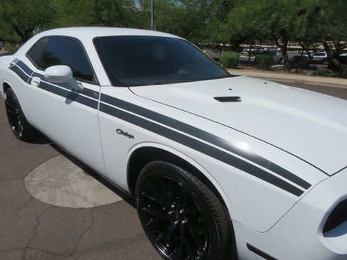 Used 2010 Dodge Challenger R/T RWD image 9