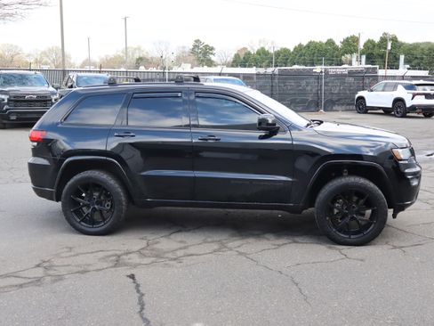 Used 2018 Jeep Grand Cherokee Altitude image 11