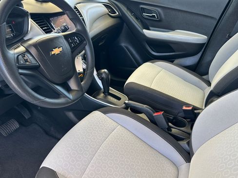 Used 2021 Chevrolet Trax LS w/ Tint and Cruise Package AWD/4WD image 10