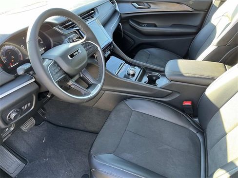 New 2025 Jeep Grand Cherokee L Altitude image 22