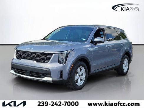 Certified 2025 Kia Sorento LX FWD image 3