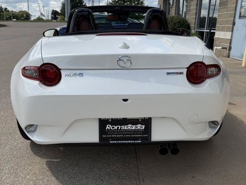 Used 2023 MAZDA MX-5 Miata Grand Touring RWD image 2