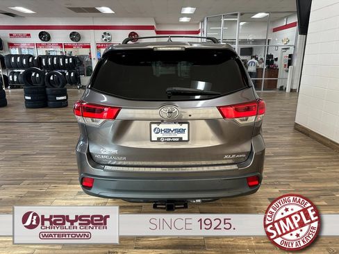 Used 2019 Toyota Highlander XLE image 4