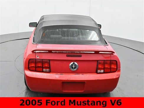 Used 2005 Ford Mustang Convertible image 22