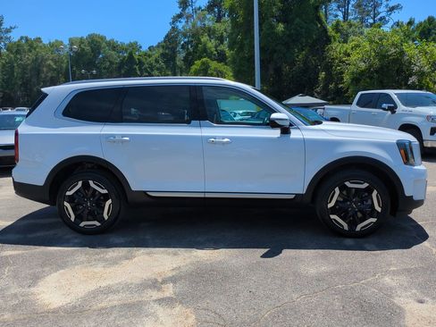 Used 2025 Kia Telluride S FWD image 4