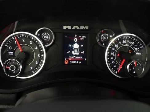 Used 2024 RAM 2500 Big Horn w/ Bed Utility Group image 11