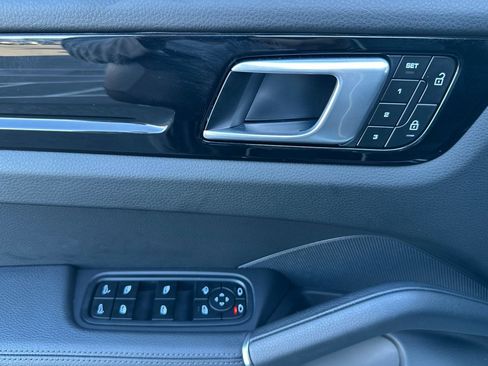 Used 2023 Porsche Cayenne Platinum Edition image 11