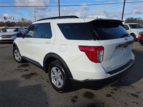 Certified 2022 Ford Explorer XLT w/ Equipment Group 202A image 7