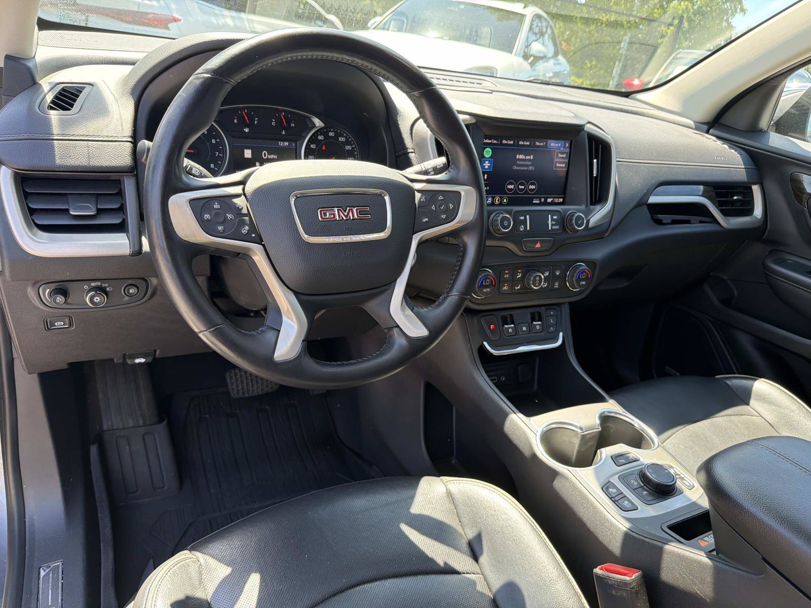 Used 2020 GMC Terrain Denali w/ Denali Premium Package FWD image 3