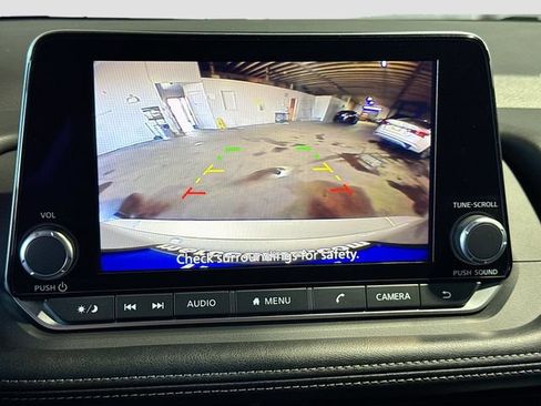 Used 2024 Nissan Rogue S FWD image 13