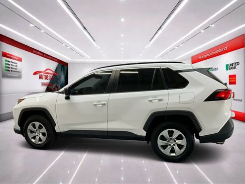 Used 2020 Toyota RAV4 LE FWD image 4