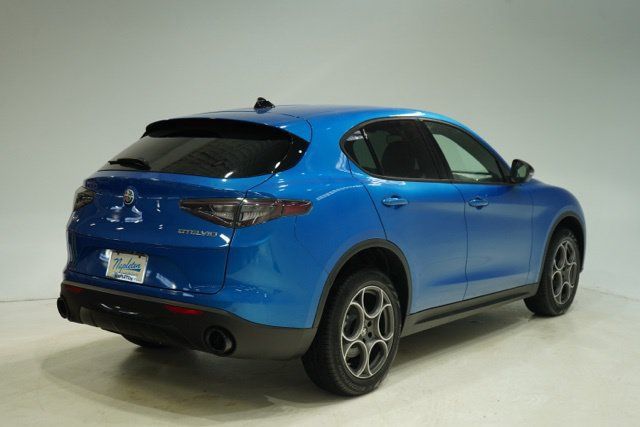 New 2025 Alfa Romeo Stelvio Sprint AWD/4WD image 7