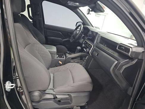 Used 2025 Toyota Tacoma SR AWD/4WD image 5