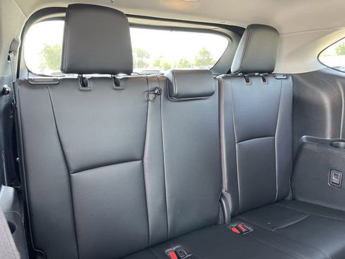 Used 2023 Toyota Highlander XLE FWD image 28
