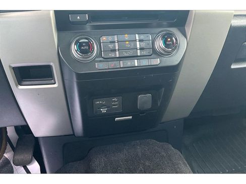 Used 2015 Ford F150 Lariat w/ Equipment Group 501A Mid image 33