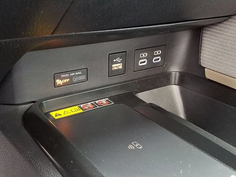 Used 2025 Toyota Camry SE w/ Convenience Package FWD image 28