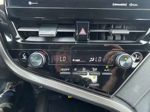 Used 2022 Toyota Camry XLE AWD/4WD image 25