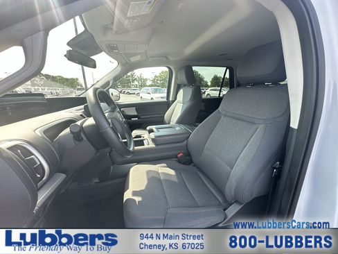 Used 2025 Ford Expedition Max Active RWD image 11