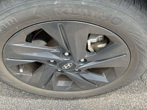 Used 2023 Hyundai Elantra SEL FWD image 9