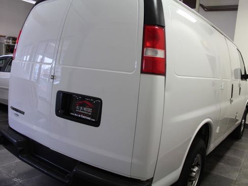 Used 2020 Chevrolet Express 2500 w/ Driver Convenience Package image 7