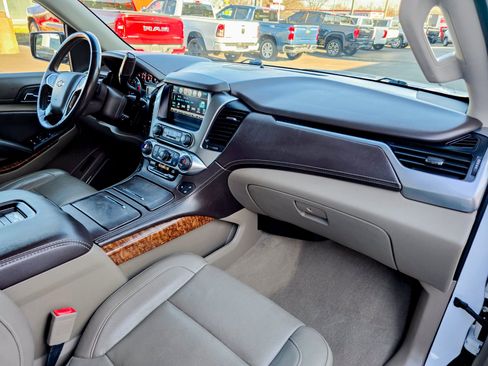 Used 2019 Chevrolet Suburban Premier image 13