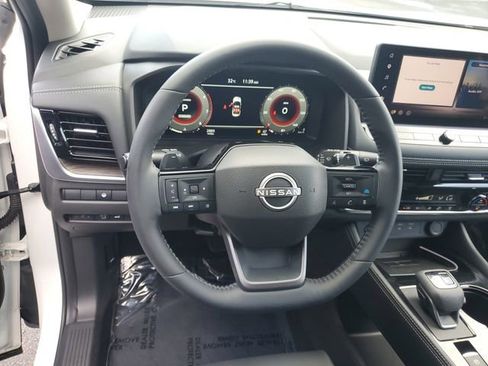 Used 2025 Nissan Rogue Platinum FWD image 18