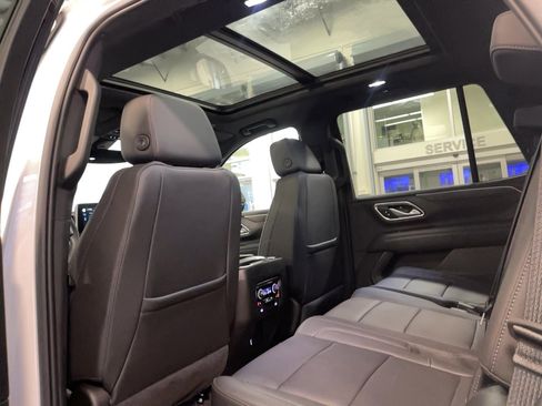 Used 2022 Chevrolet Tahoe LT w/ LT Signature Plus Package image 3