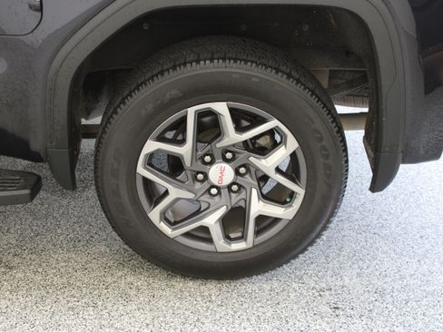 Used 2023 GMC Sierra 1500 SLT AWD/4WD image 11