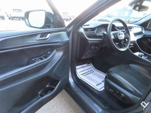 Used 2023 Jeep Grand Cherokee Altitude image 17