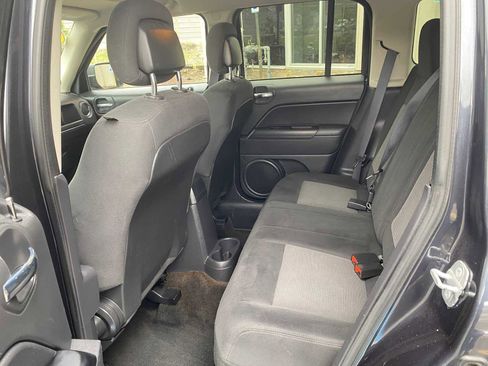 Used 2014 Jeep Patriot Latitude w/ Sun/Sound Group AWD/4WD image 9