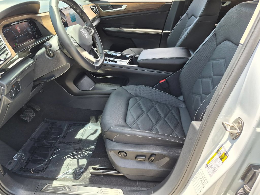 Used 2025 Volkswagen Atlas SE FWD image 19