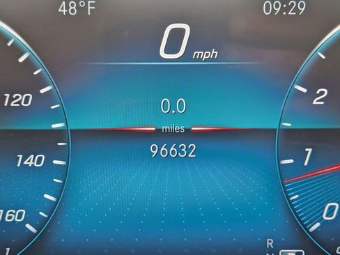 Used 2021 Mercedes-Benz GLE 350 4MATIC image 25