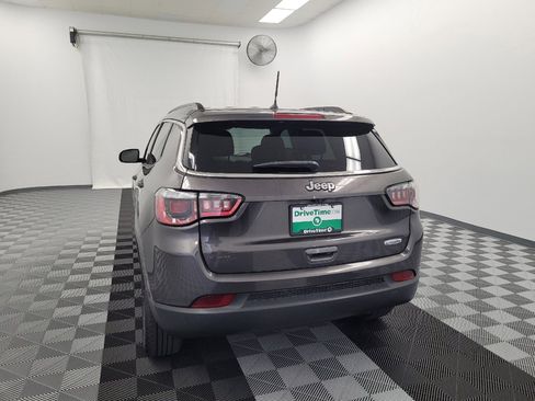 Used 2018 Jeep Compass Latitude FWD image 6