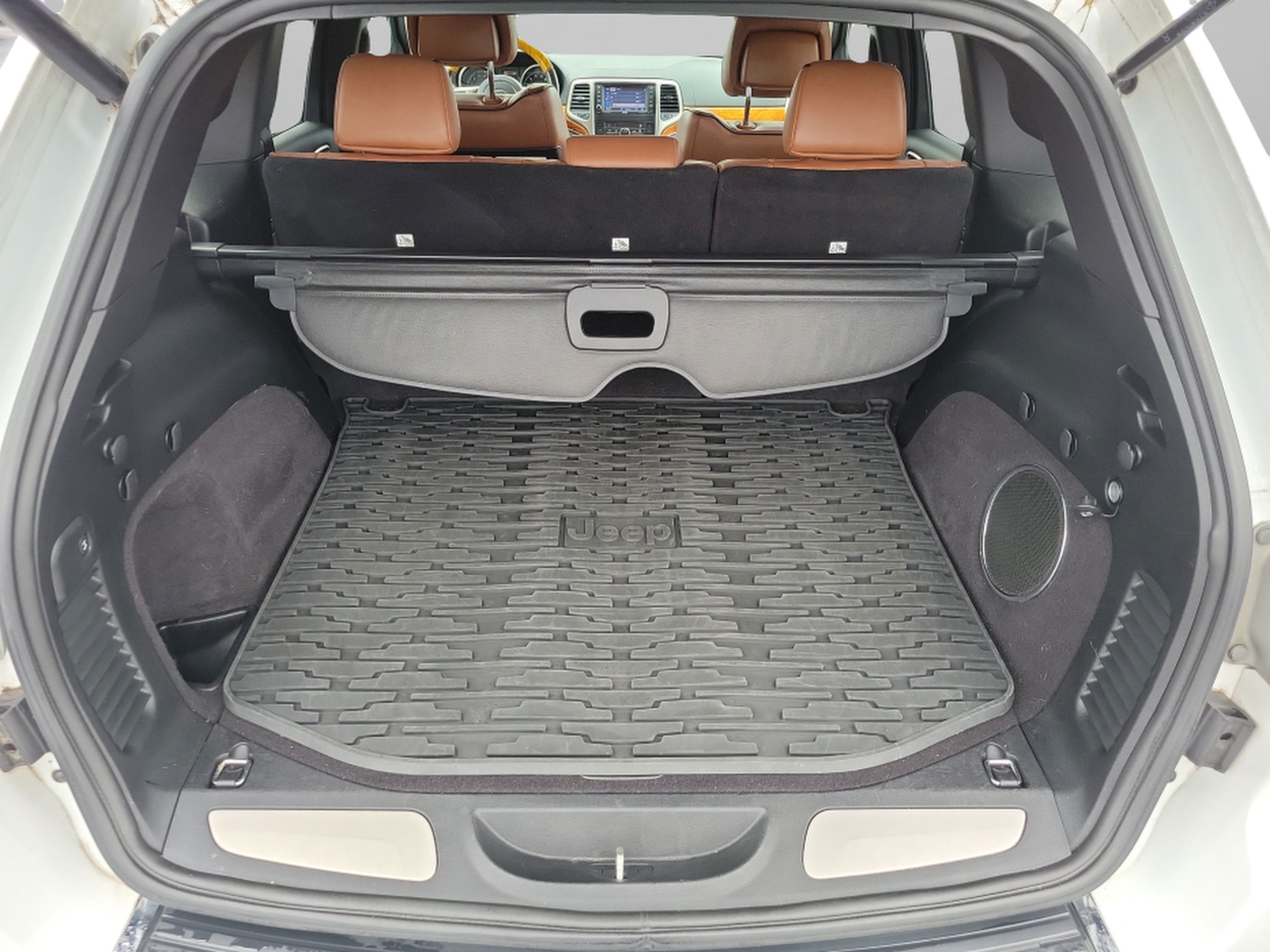 Used 2013 Jeep Grand Cherokee Overland AWD/4WD image 7
