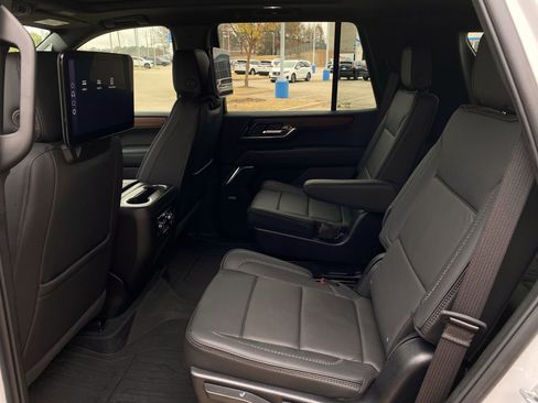 Used 2025 GMC Yukon Denali w/ Denali Reserve Package image 32