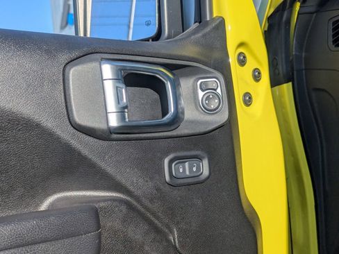 Used 2023 Jeep Wrangler Unlimited w/ Convenience Group AWD/4WD image 17