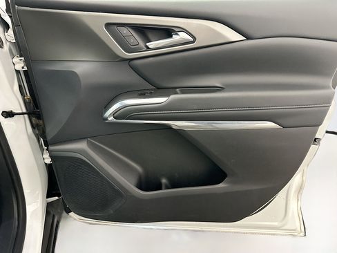 Used 2025 Chevrolet Traverse LT AWD/4WD image 35