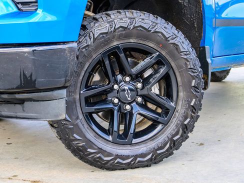 Used 2022 Chevrolet Silverado 1500 LT Trail Boss w/ Convenience Package II image 2