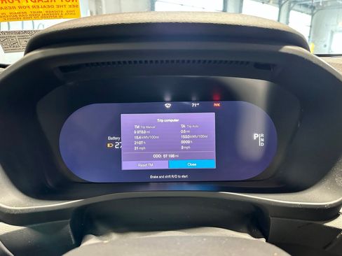 Used 2021 Volvo XC40 P8 Recharge w/ Advanced Package AWD/4WD image 8