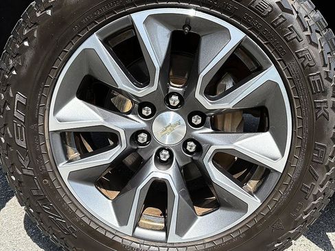 Used 2023 Chevrolet Silverado 1500 LT AWD/4WD image 7