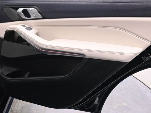 Used 2019 BMW X7 xDrive50i w/ M Sport Package image 19