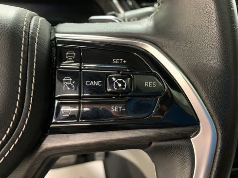 Used 2022 Jeep Grand Cherokee Overland AWD/4WD image 26