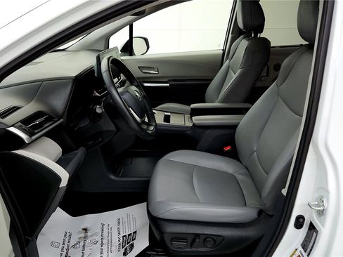 Certified 2024 Toyota Sienna XLE image 16