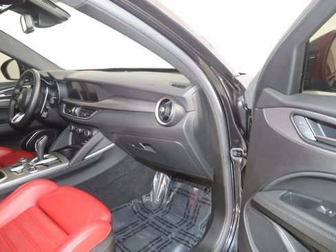 Used 2023 Alfa Romeo Stelvio Veloce image 45